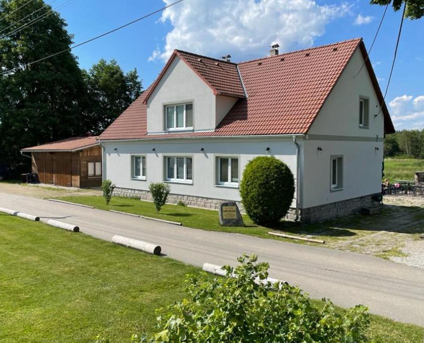 ホテル U Rybnika Smrcna Nová Bystřice エクステリア 写真